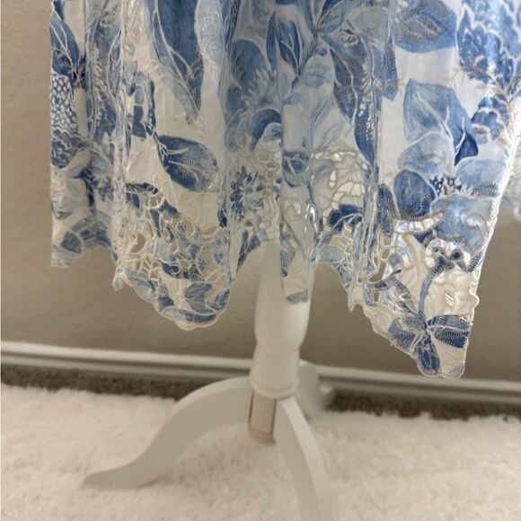 WHBM Blue and White Strapless Floral Eyelet Hem Dress Size 2P - Picture 2 of 13